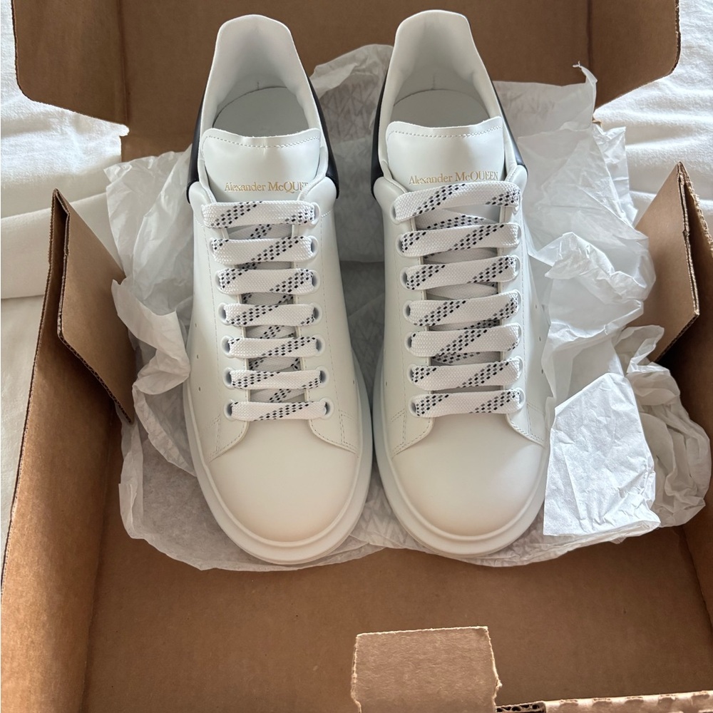 Alexander McQueen Oversized sneakers